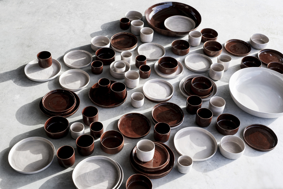 EARTHEN BY BRYCK | Ambachtelijk aardewerk EARTHEN BY BRYCK | Keramiek collectie | Cake Plate | Brown