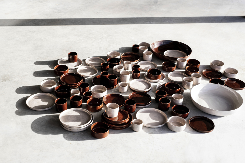 EARTHEN BY BRYCK | Ambachtelijk aardewerk EARTHEN BY BRYCK | Keramiek collectie | Cake Plate | Brown
