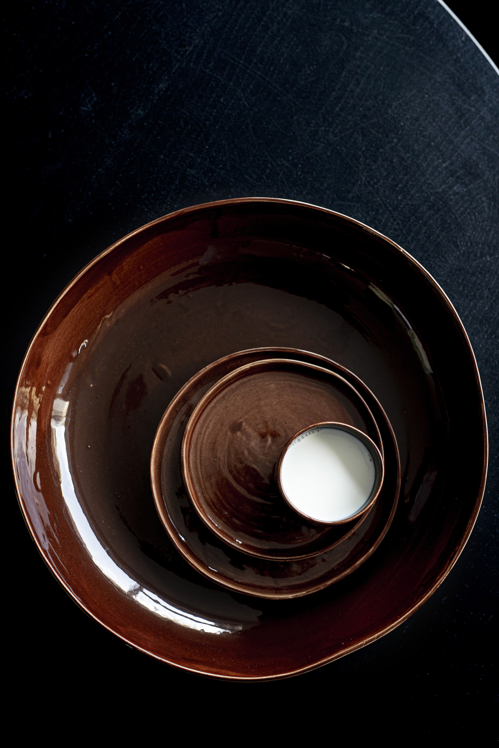 EARTHEN BY BRYCK | Ambachtelijk aardewerk EARTHEN BY BRYCK | Keramiek collectie | Cake Plate | Brown