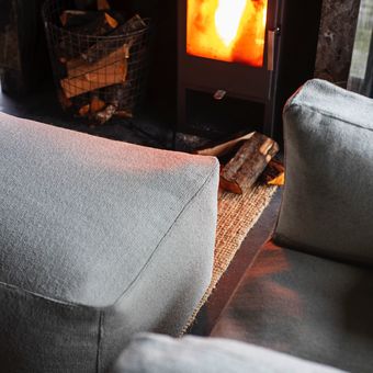 BRYCK Hocker en Chair gecombineerd voor een gezellig zithoekje bij de open haard