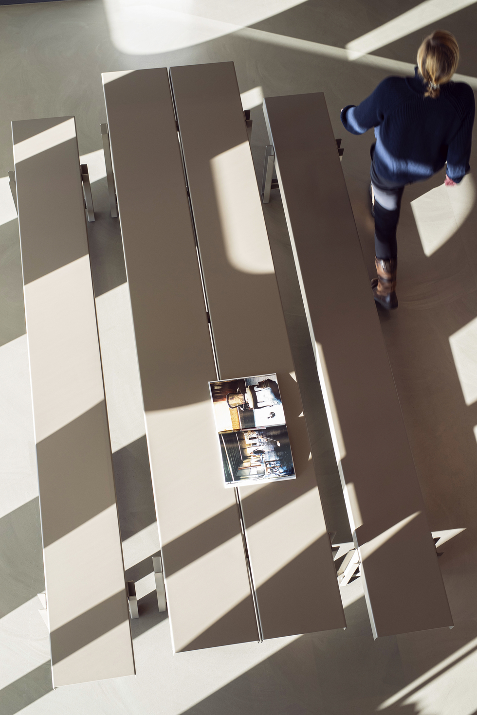 MUSTER, aluminium tafels en banken