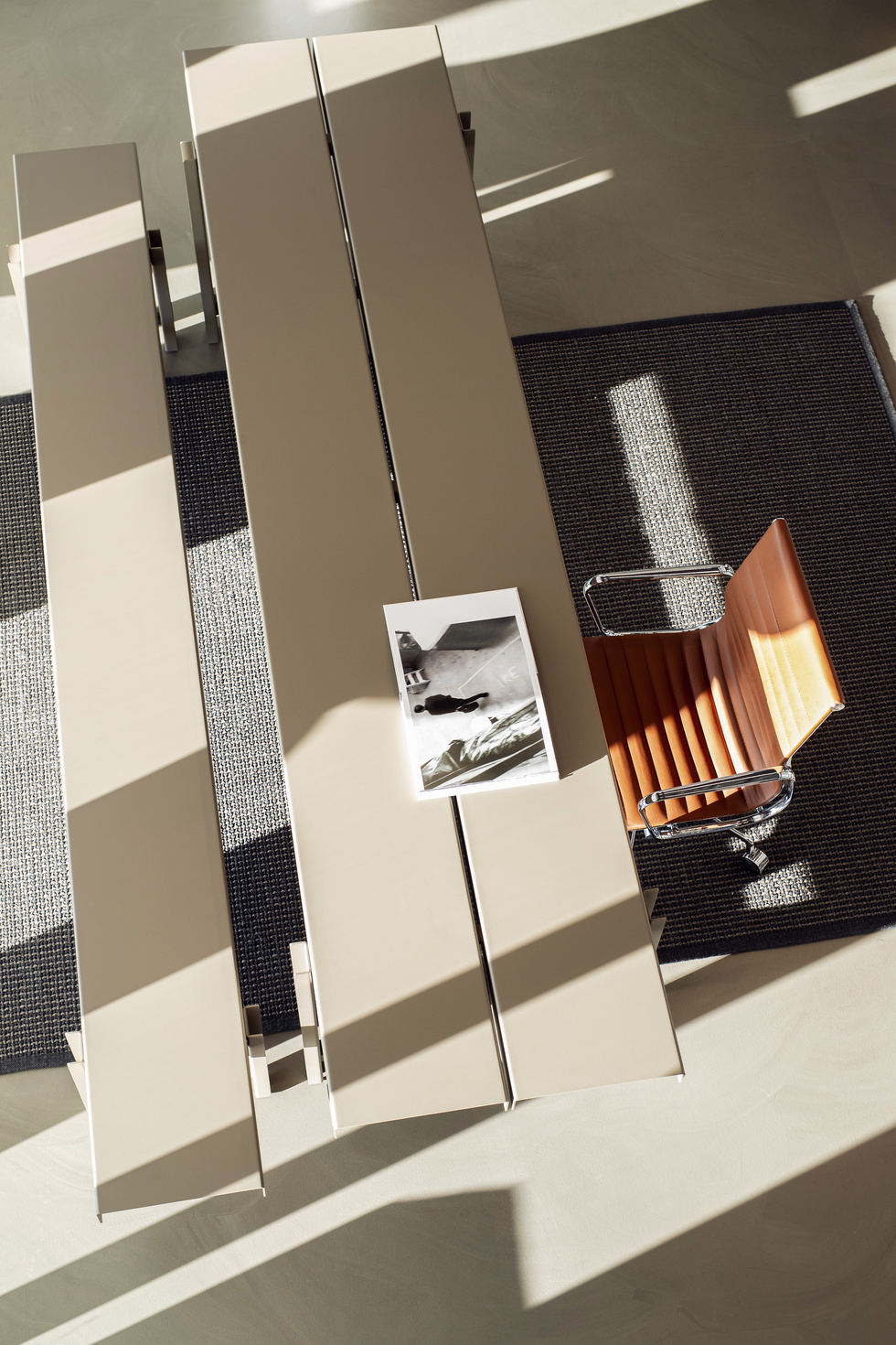 MUSTER, aluminium tafels en banken