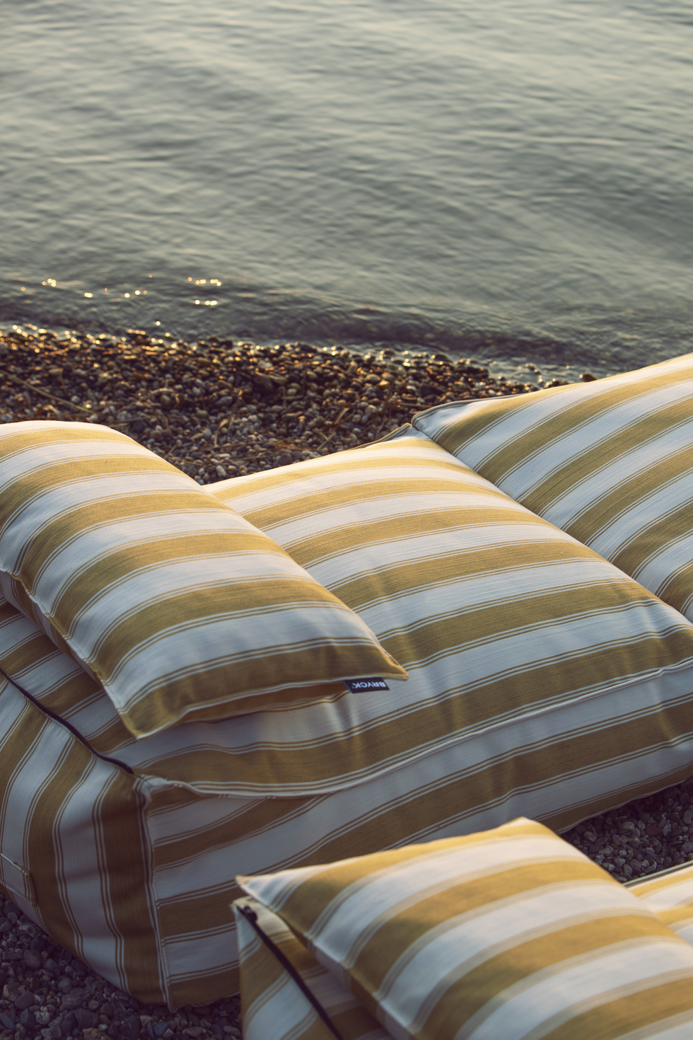 Stretch Daybed Gold | Limited Edition  