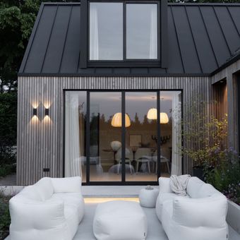 De Bryck loungebanken en hocker creëren een serene loungeplek