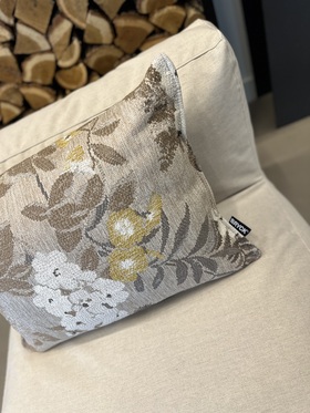 BRYCK KUSSENS  BRYCK KUSSEN | FLOWERS NO. 2