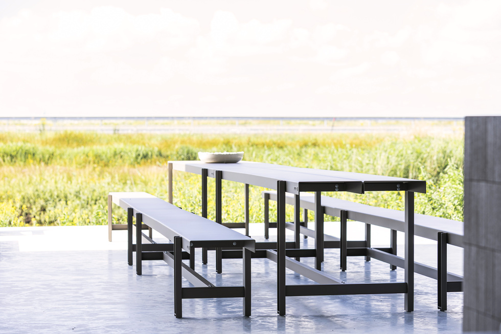 MUSTER Lounge Chair 