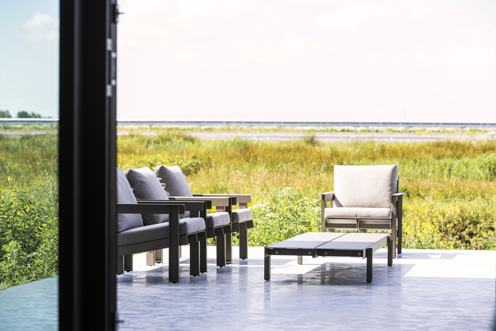 MUSTER Lounge Chair 