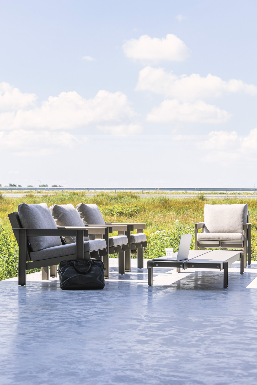 MUSTER Lounge Chair 