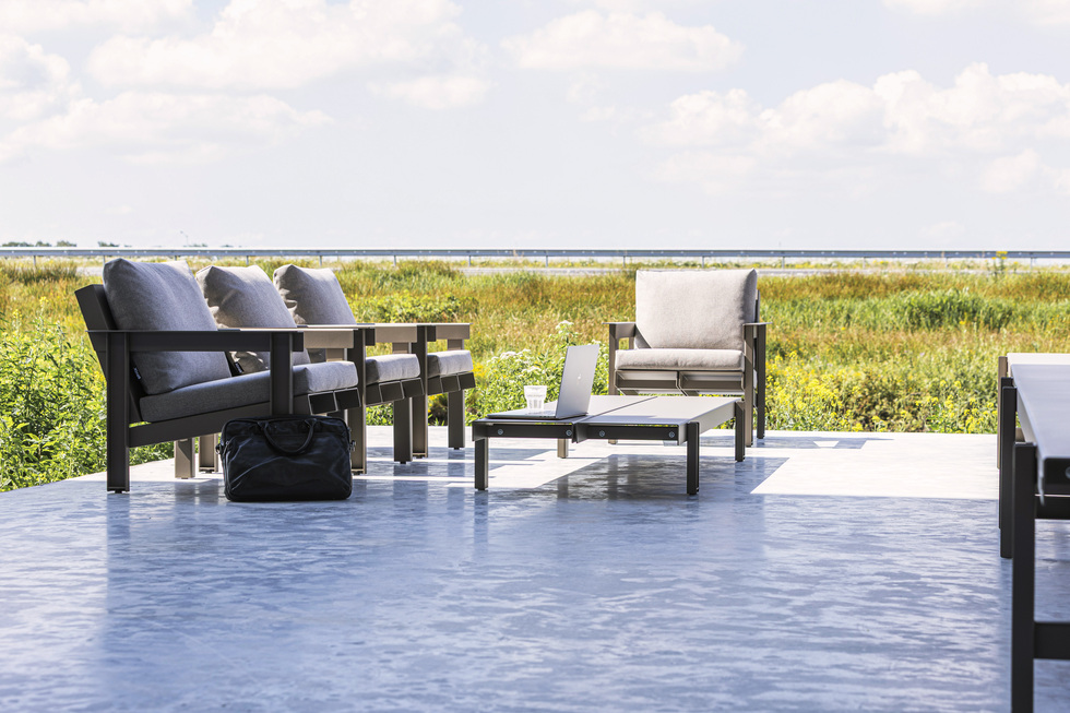 MUSTER Lounge Chair 