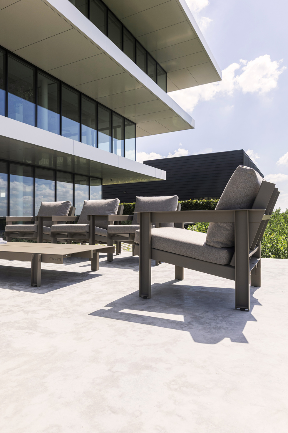 MUSTER Lounge Chair 